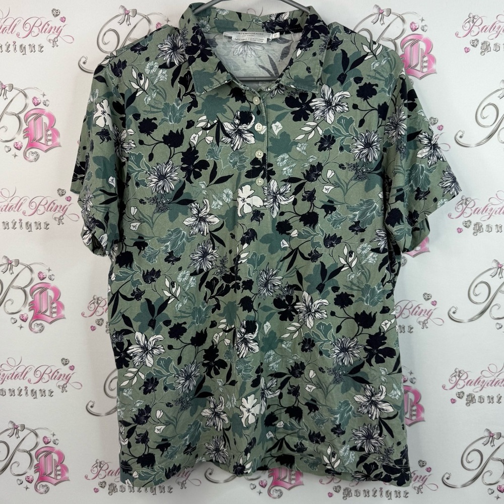 Simons t-shirt, half buttons, flowers polo Green Floral Button Down Shirt